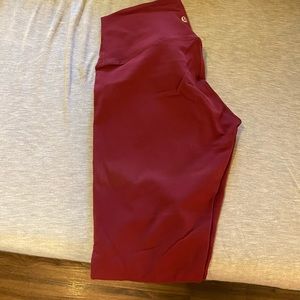 Lululemon Wunder Under 28” size 6 Maroon